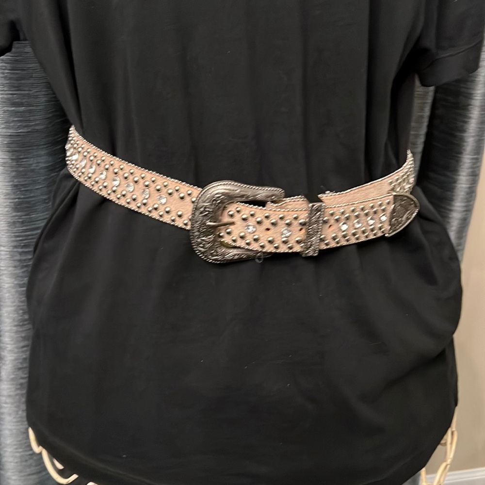Guess cream rhinestone studded belt. Size medium. 41 inches end to end.